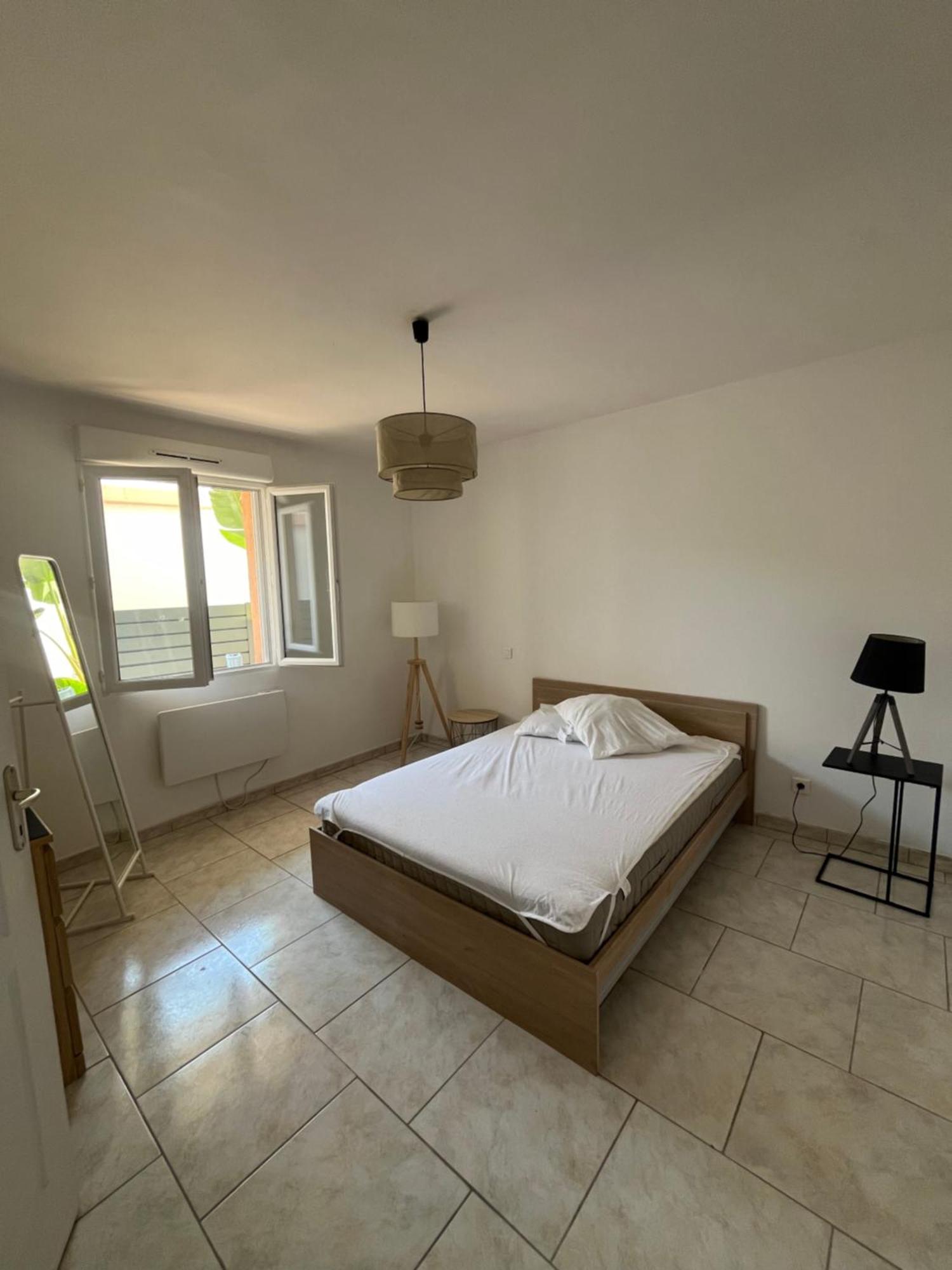 Charmant Bas De Villa Avec Terrasse A Proximite De La Plage Et Du Port Carqueiranne Eksteriør bilde