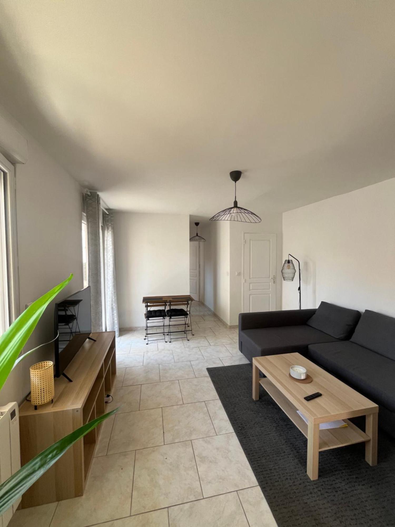 Charmant Bas De Villa Avec Terrasse A Proximite De La Plage Et Du Port Carqueiranne Eksteriør bilde